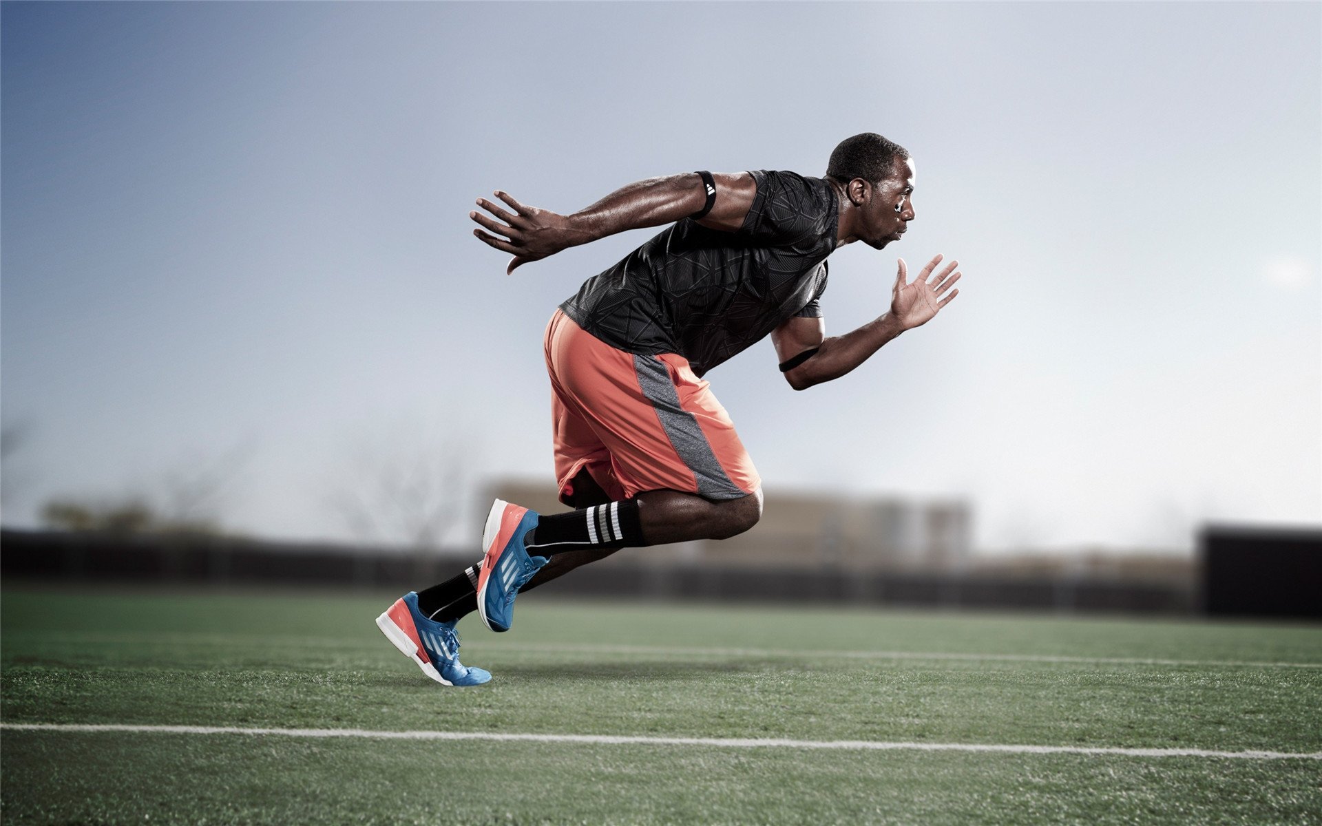 开云网站-德甲精彩瞬间：关键扑救阻击对手反攻，战术变化层出不穷，德甲扑救榜